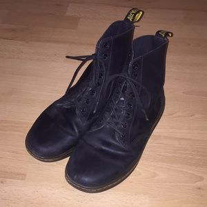 Dr. Martens Tobias black 8hols boots